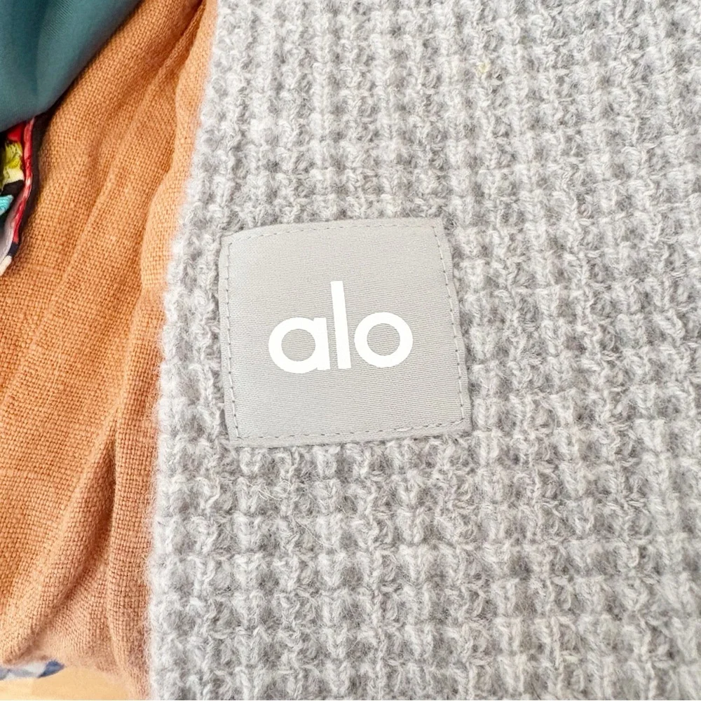 Alo Cashmere High Waist Plush Waffle Knit Pant Heather Grey Small NWT